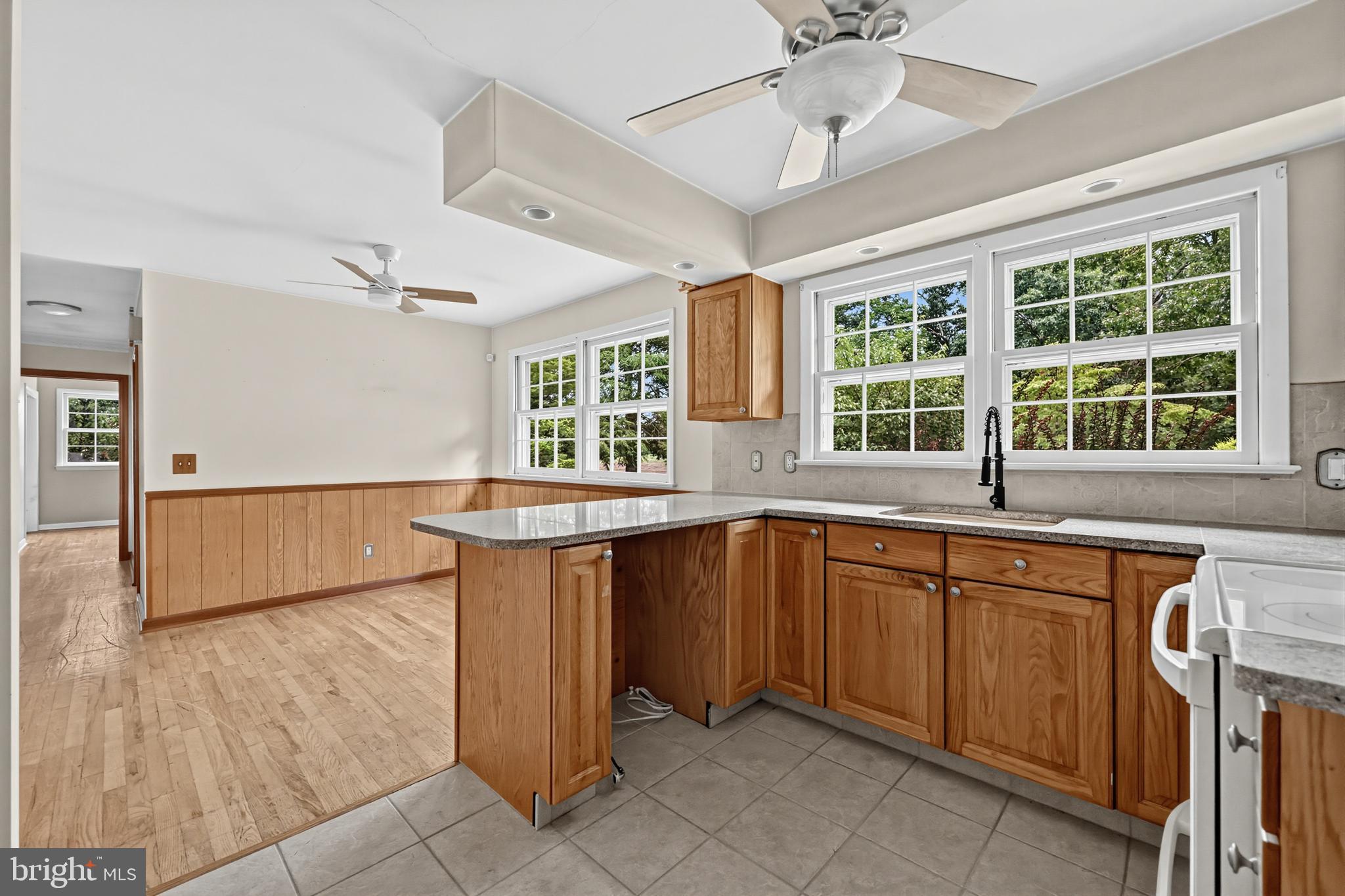 137 Wheat Road Buena, NJ 08360 - Photo 15 of 30 Kitchen