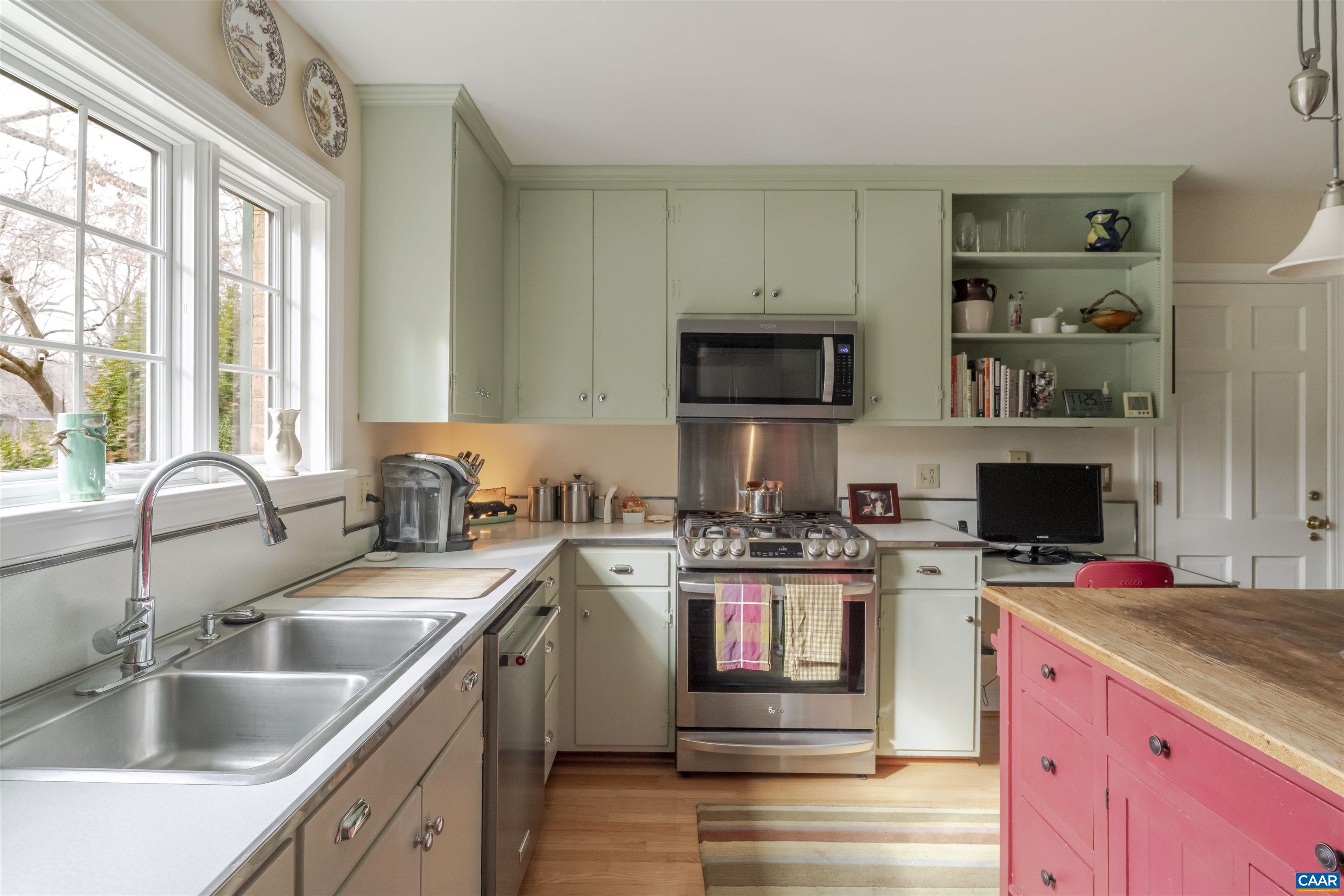 1413 Foxbrook Lane Charlottesville, VA 22901 - Photo 9 of 59