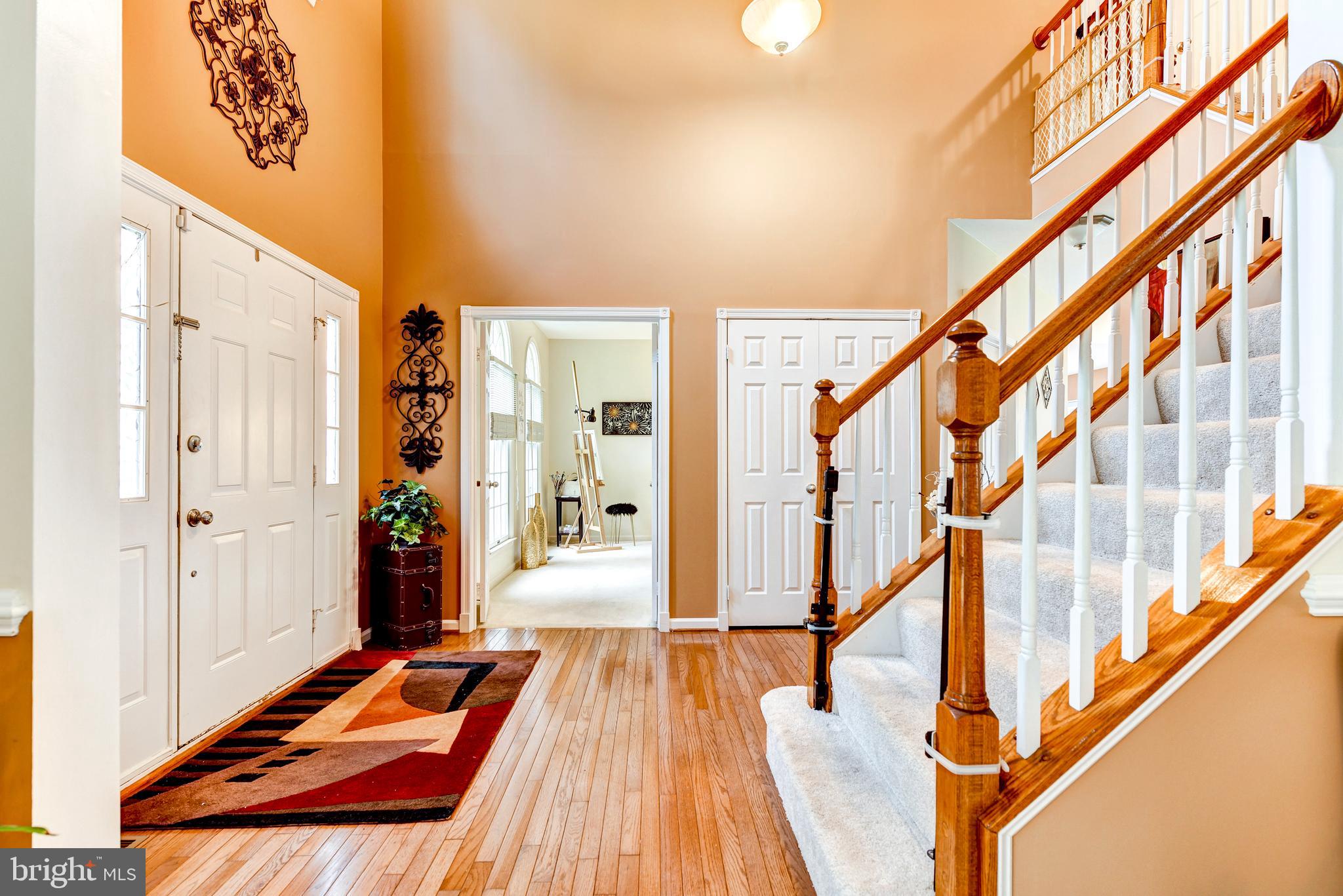 8208 Dry Ridge Road Gaithersburg, MD 20886 - Photo 3 of 41 Foyer