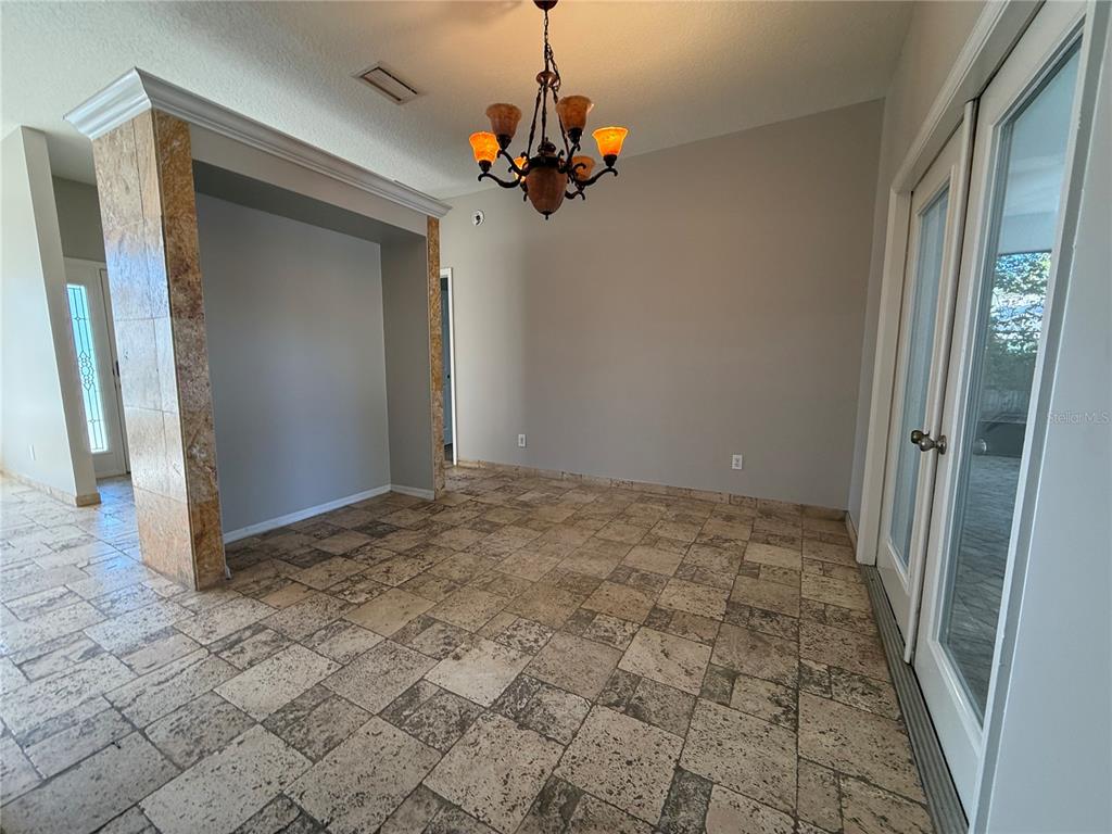 2212 Misty Ridge Lane Valrico, FL 33594 - Photo 4 of 21 Gallery Image 4