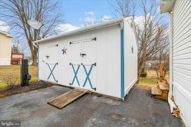 a view of outdoor space and shower