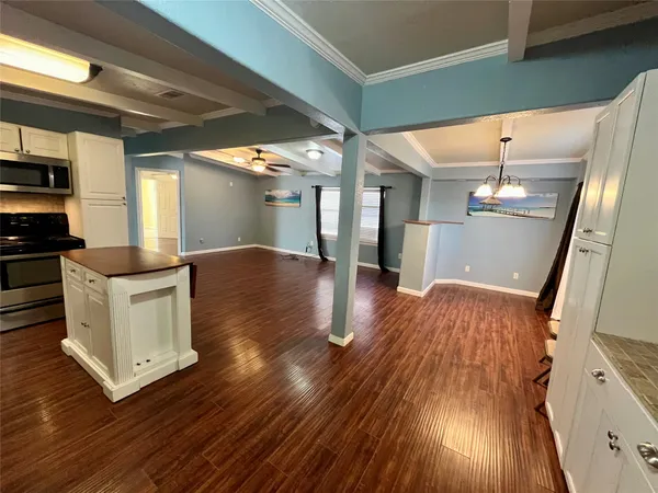 $1,750 | 318 Marine Way, Freeport, TX 77541