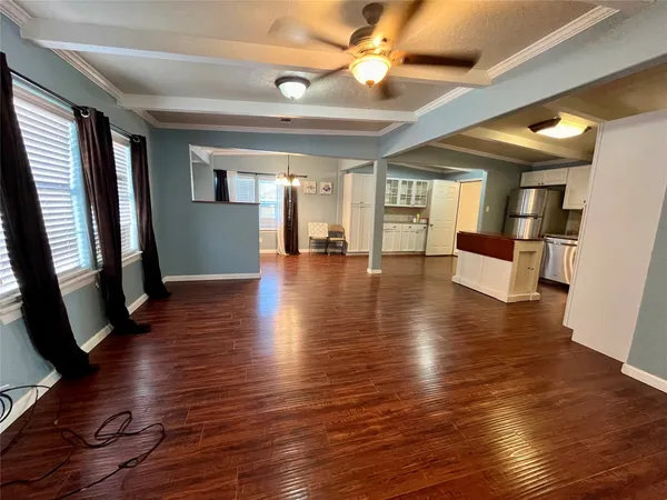 $1,750 | 318 Marine Way, Freeport, TX 77541