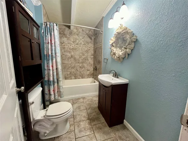 $1,750 | 318 Marine Way, Freeport, TX 77541