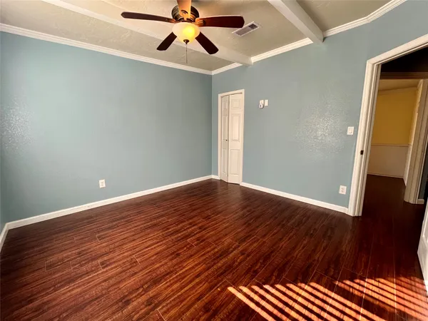 $1,750 | 318 Marine Way, Freeport, TX 77541
