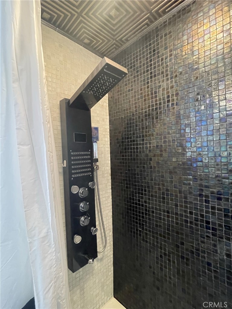 1187 East 3rd Street, Unit 209 Long Beach, CA 90802 - Photo 13 of 34 AWESOME SHOWER FIXTURE