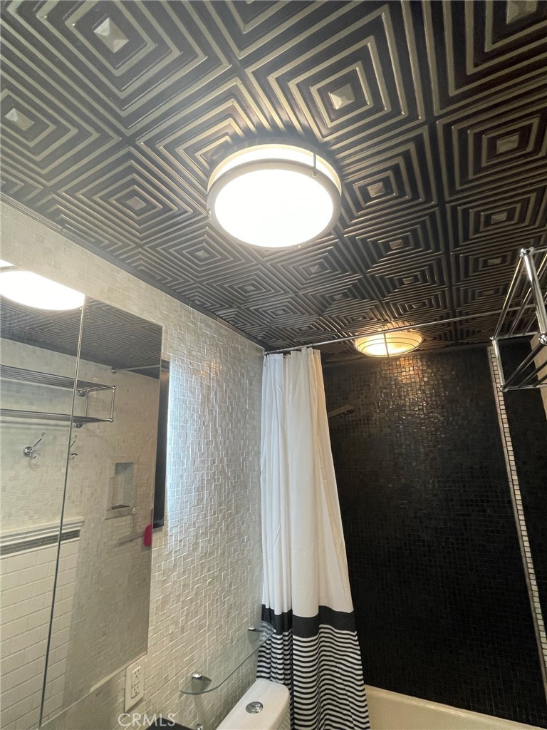 1187 East 3rd Street, Unit 209 Long Beach, CA 90802 - Photo 16 of 34 MANY LIGHTING OPTIONS