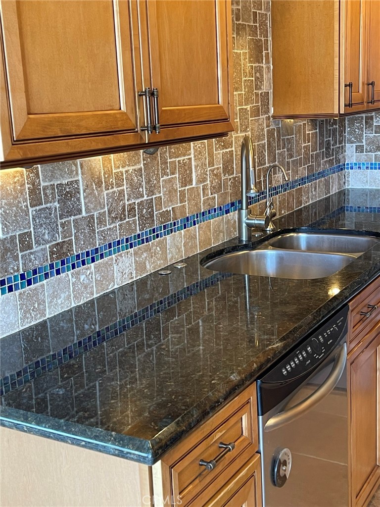 1187 East 3rd Street, Unit 209 Long Beach, CA 90802 - Photo 6 of 34 CUSTOM BACKSPLASH AND TILEWORK