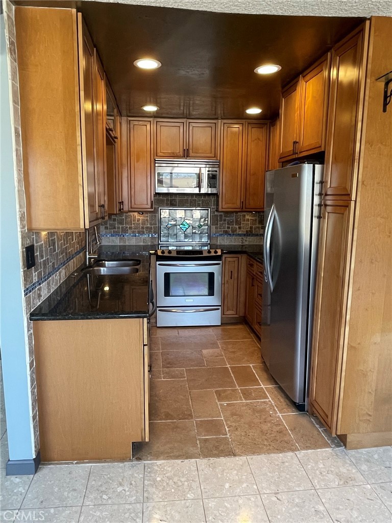 1187 East 3rd Street, Unit 209 Long Beach, CA 90802 - Photo 8 of 34 RECESSED LIGHTING