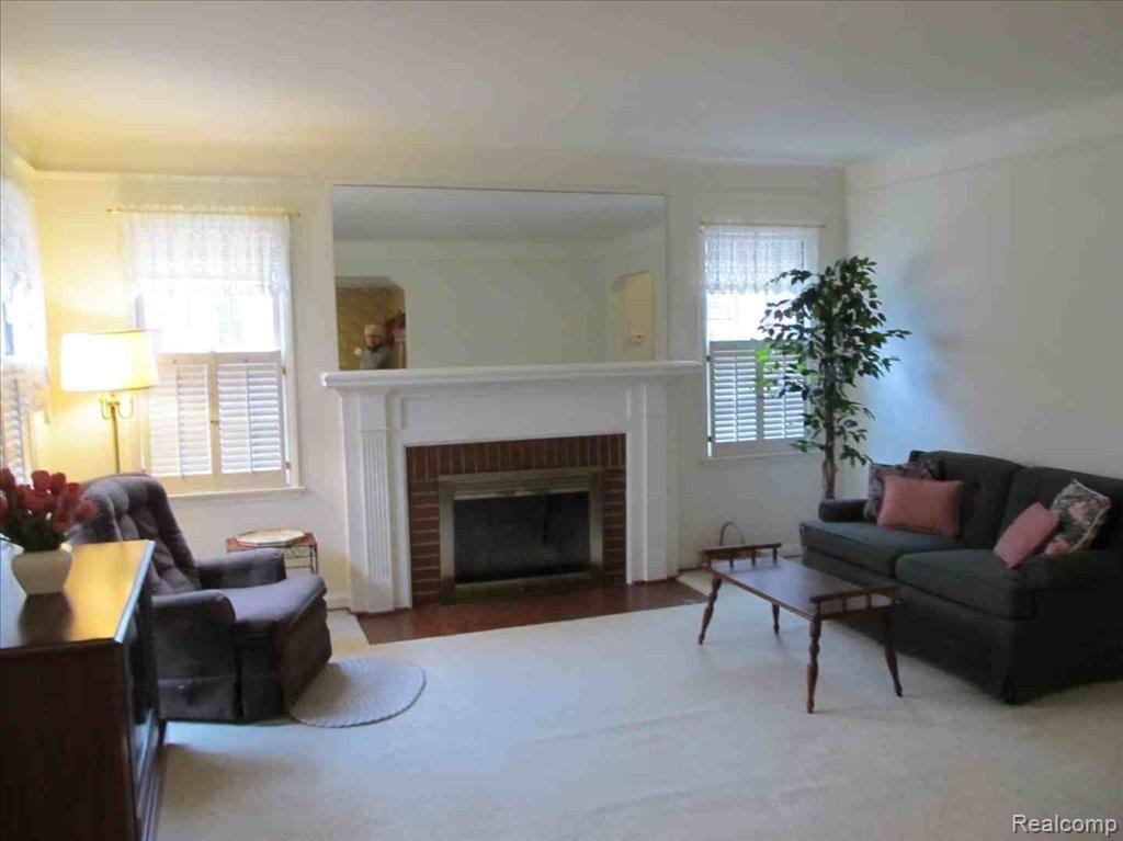 11681 Nottingham Road Detroit, MI 48224 - Photo 2 of 11 living room