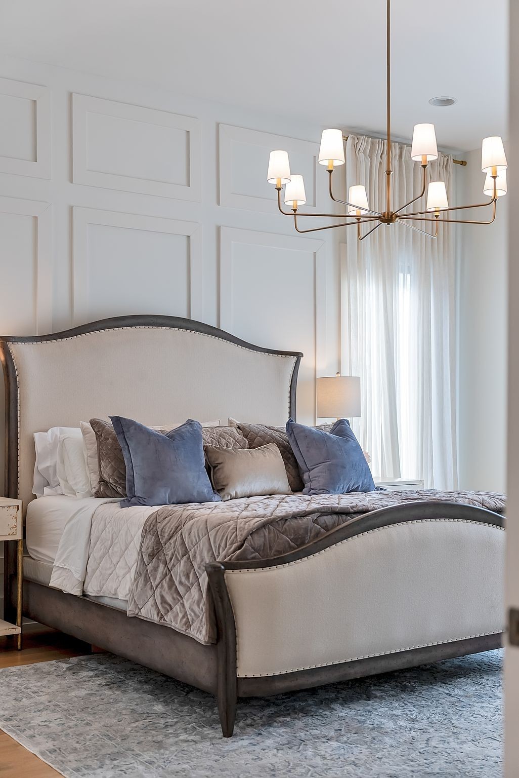 3733 Estes Road Nashville, TN 37215 - Photo 16 of 40 a living room with a couch