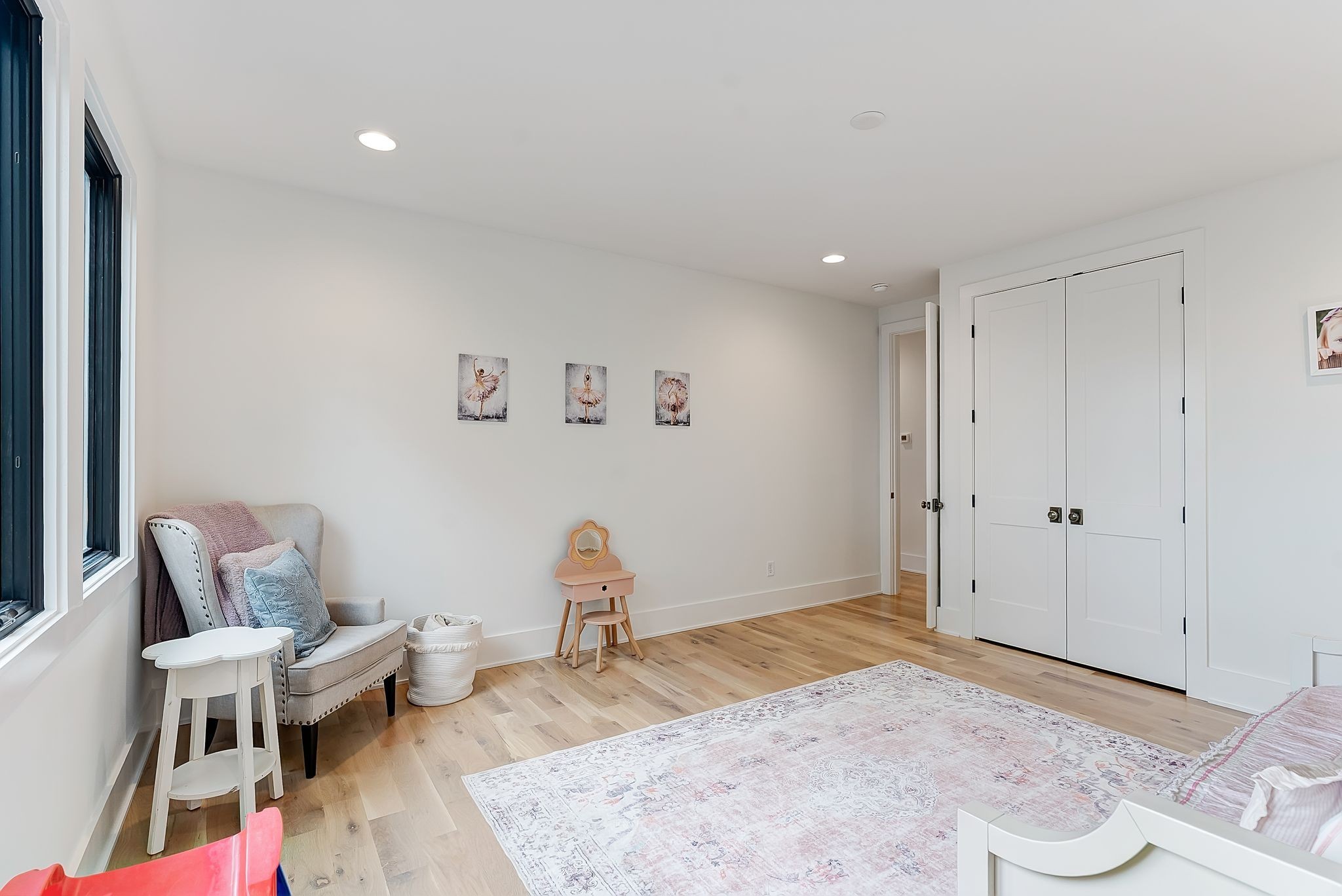 3733 Estes Road Nashville, TN 37215 - Photo 28 of 40 a living room with furniture and a wooden floor