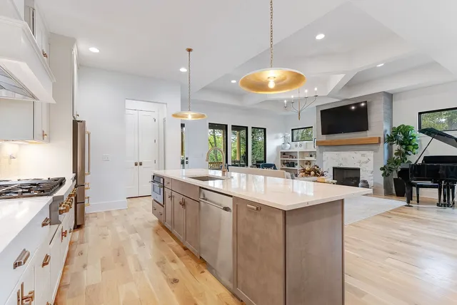 $9,000 | 3733 Estes Road, Nashville, TN 37215