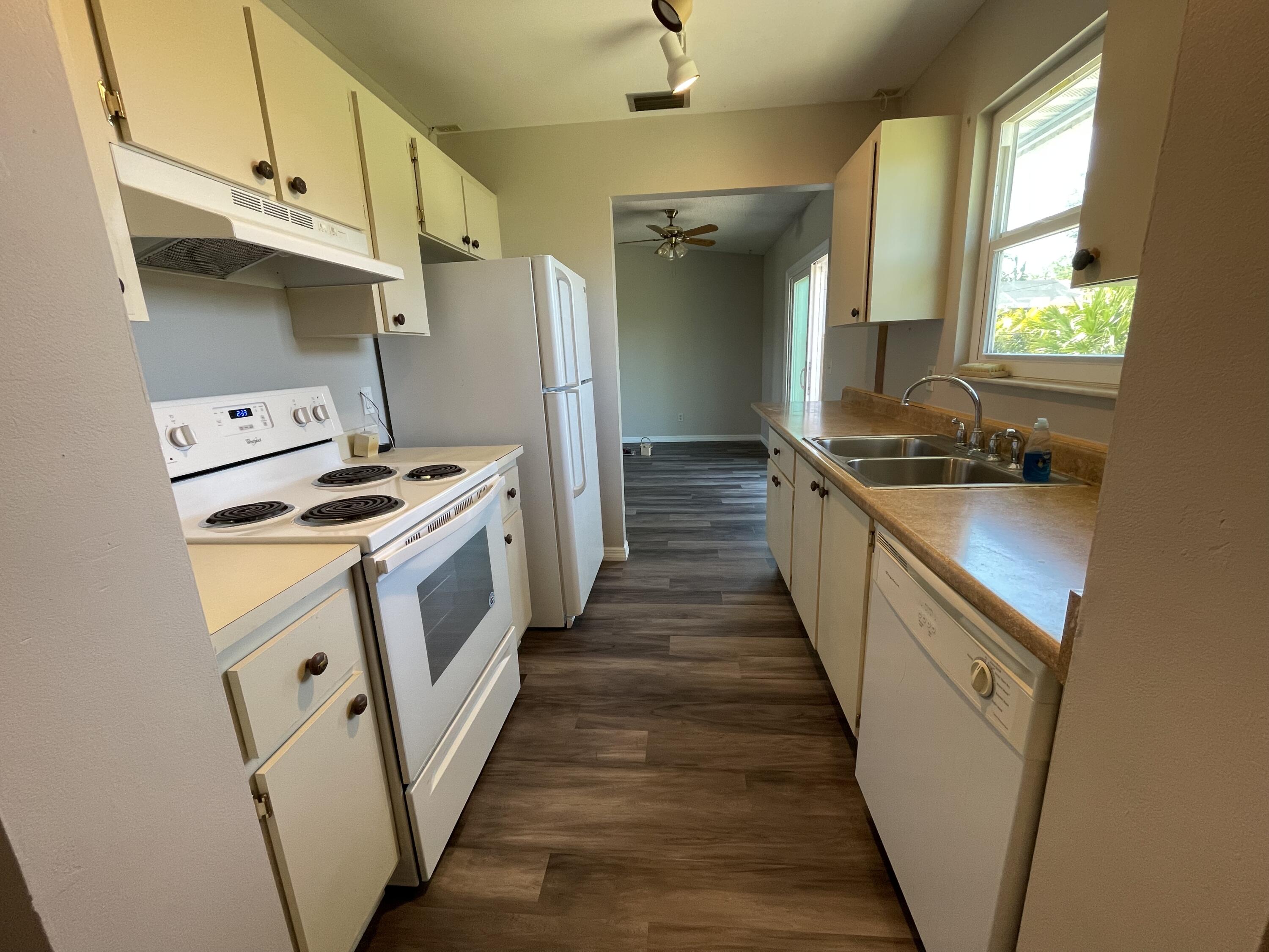 977 Southwest Longfellow Road Port St. Lucie, FL 34953 - Photo 23 of 29 IMG_6854