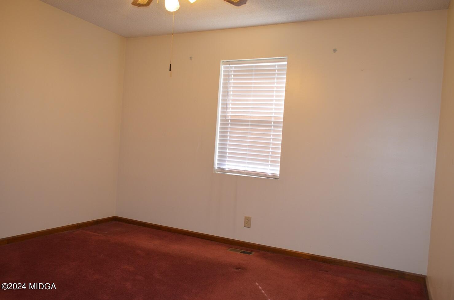 3910 Thompson Road Macon, GA 31204 - Photo 12 of 16 an empty room with a window