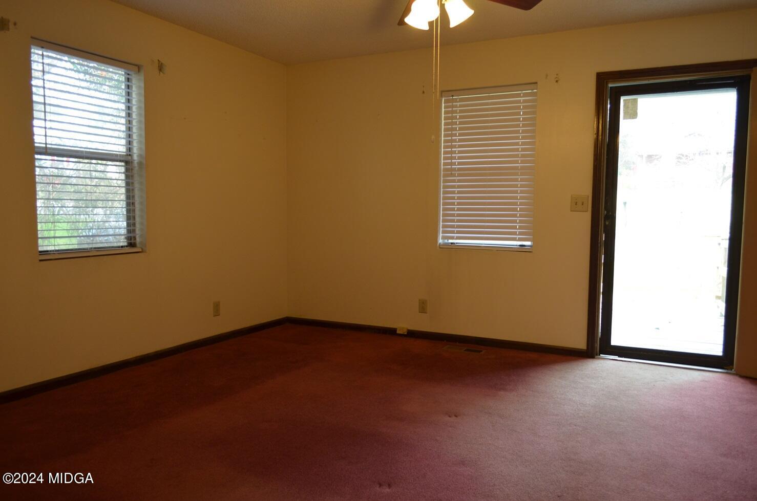 3910 Thompson Road Macon, GA 31204 - Photo 4 of 16 an empty room with a window