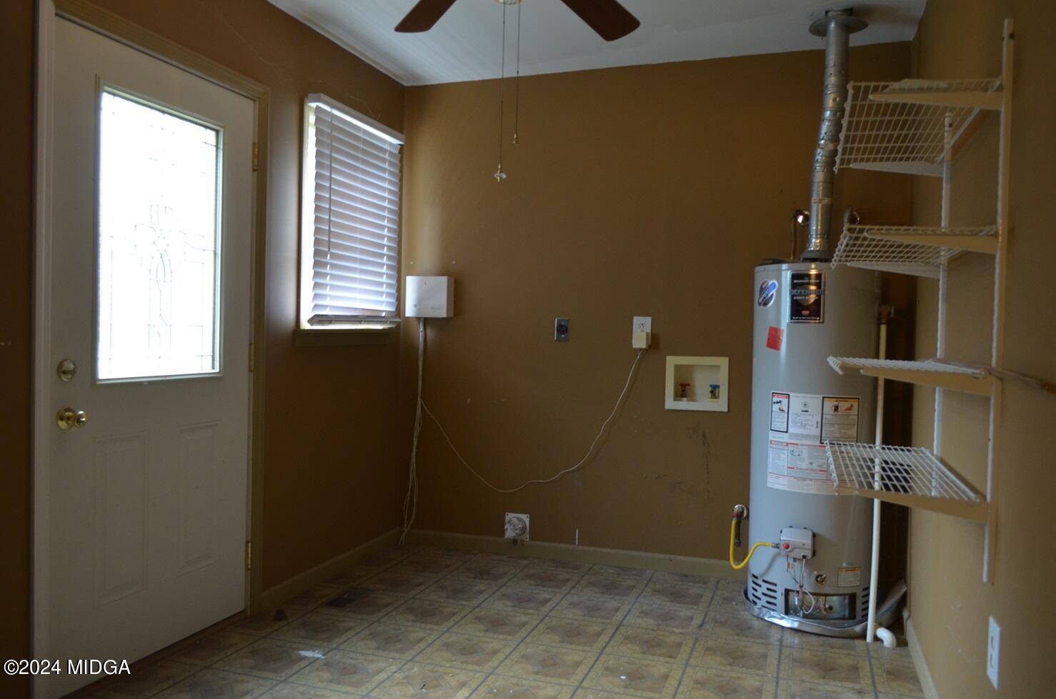 3910 Thompson Road Macon, GA 31204 - Photo 9 of 16 a view of an empty room with a bathroom