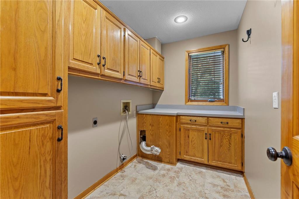 18065 Canterbury Road Stilwell, KS 66085 - Photo 33 of 61