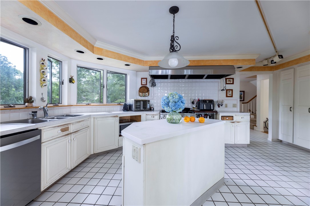 9 Narrows Road Narragansett, RI 02882 - Photo 15 of 45 Gallery Image 15