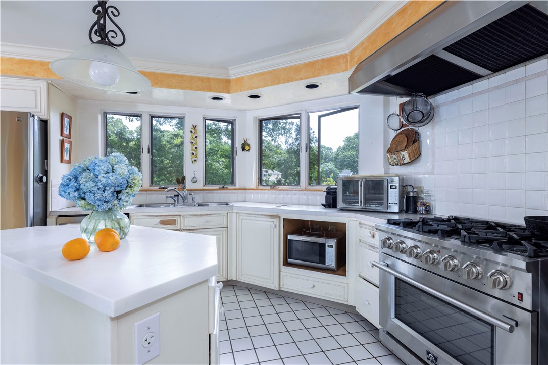 9 Narrows Road Narragansett, RI 02882 - Photo 16 of 45 Gallery Image 16