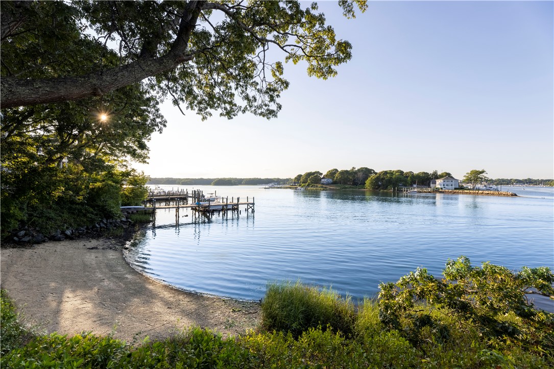 9 Narrows Road Narragansett, RI 02882 - Photo 4 of 45 Gallery Image 4