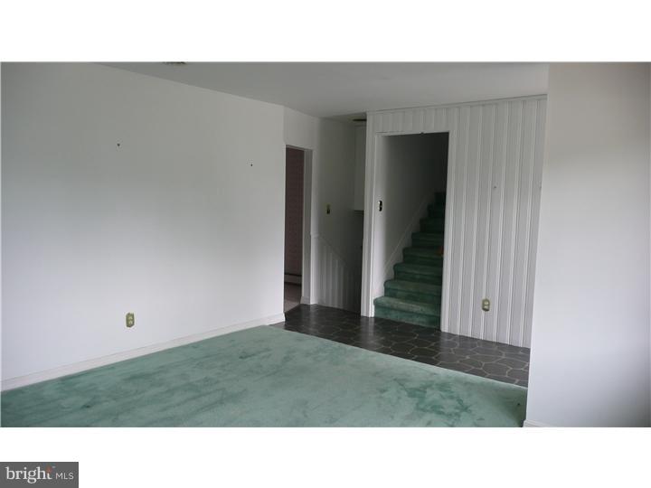 14 Darwin Road Newark, DE 19702 - Photo 13 of 20 Living Room