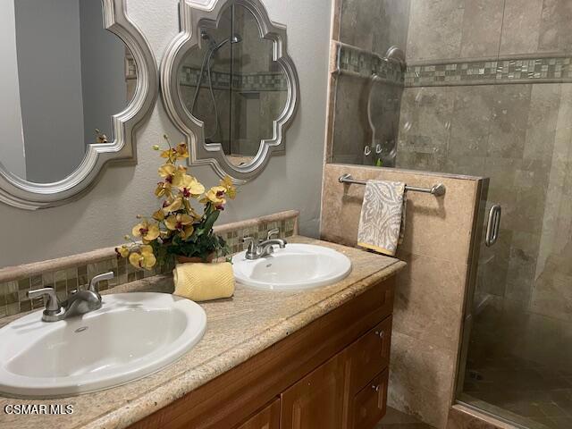 1256 Patricia Avenue, Unit 10 Simi Valley, CA 93065 - Photo 11 of 25 a bathroom with a sink and a mirror