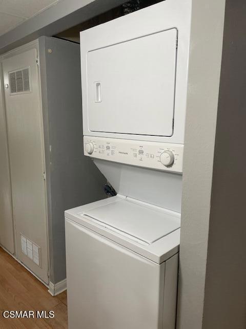1256 Patricia Avenue, Unit 10 Simi Valley, CA 93065 - Photo 15 of 25 a utility room with dryer and washer