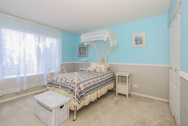 302 Locksley Drive Streamwood, IL 60107 - Photo 20 of 23 a bedroom with a bed and a window