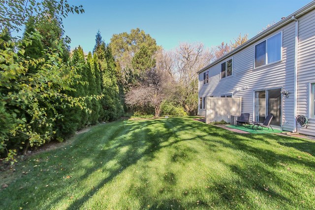 302 Locksley Drive Streamwood, IL 60107 - Photo 22 of 23 a backyard of a house with lots of green space