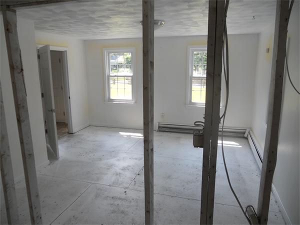 18 Randall Road Rochester, MA 02770 - Photo 3 of 17