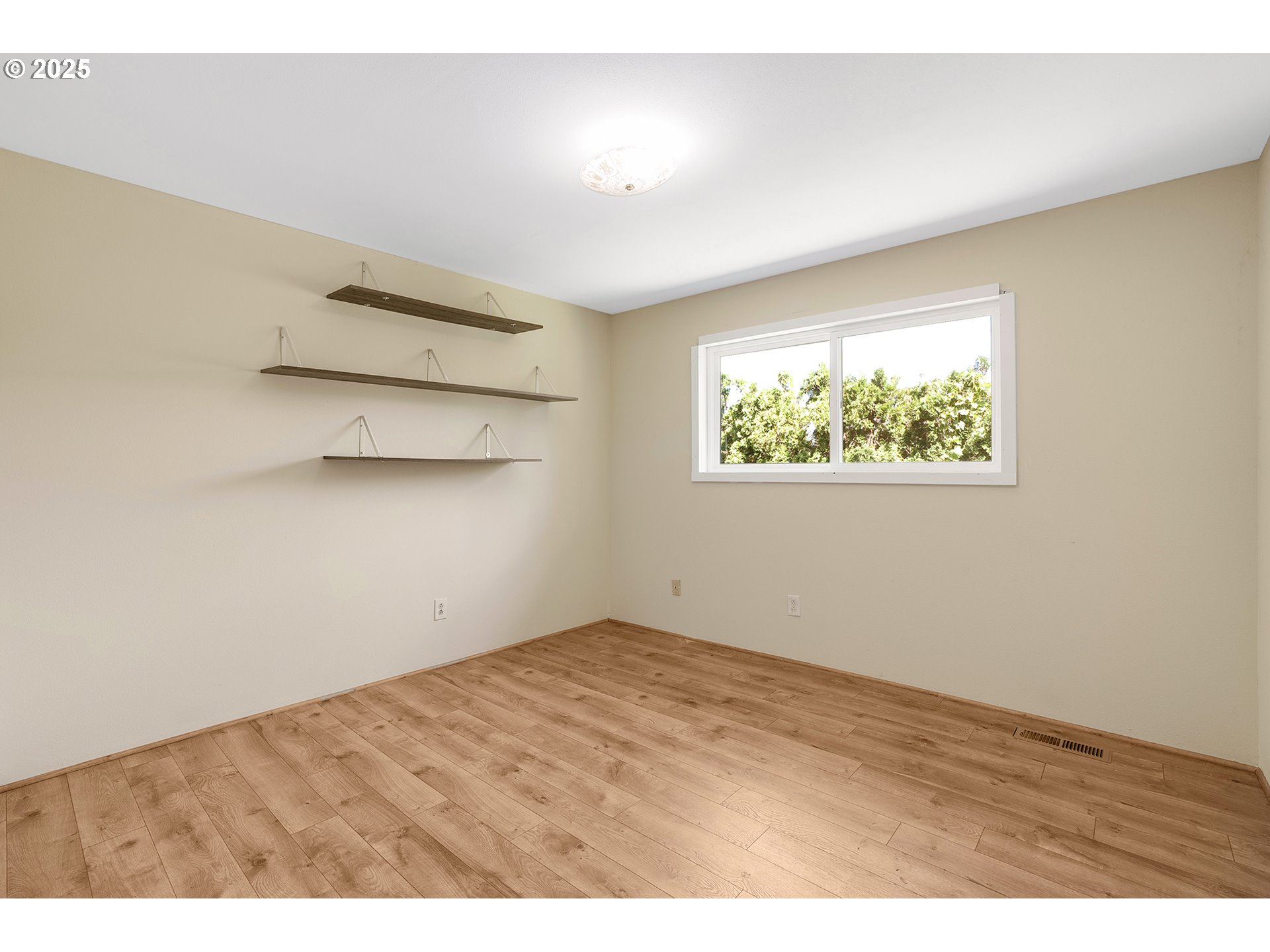 701 Northeast Evans Road Corbett, OR 97019 - Photo 28 of 48 an empty room with windows