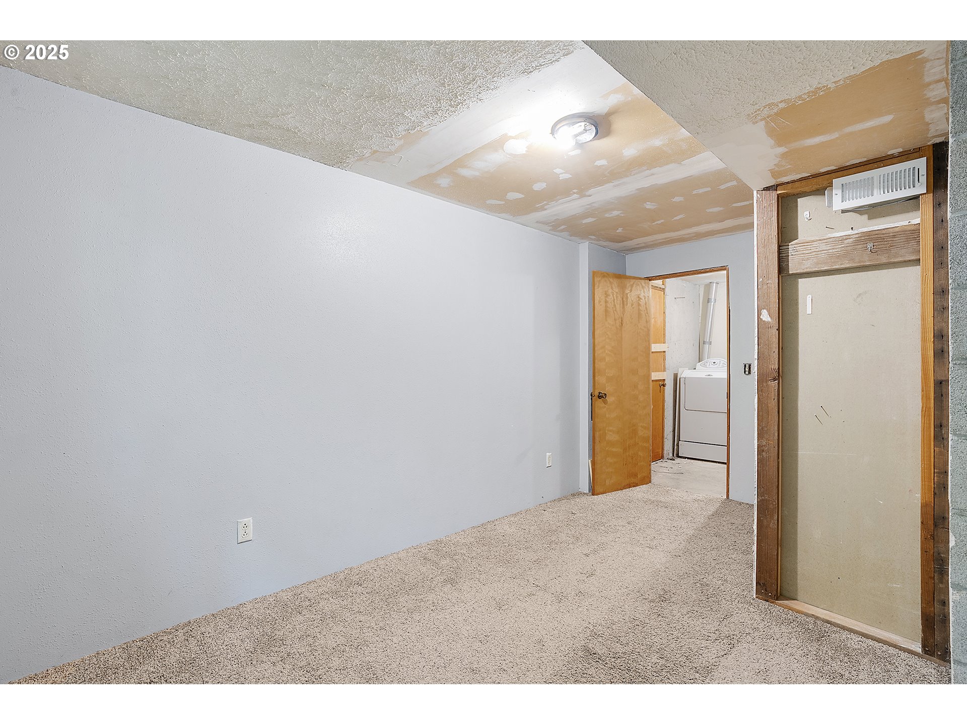 701 Northeast Evans Road Corbett, OR 97019 - Photo 33 of 48 a view of a big room with wooden floor and windows