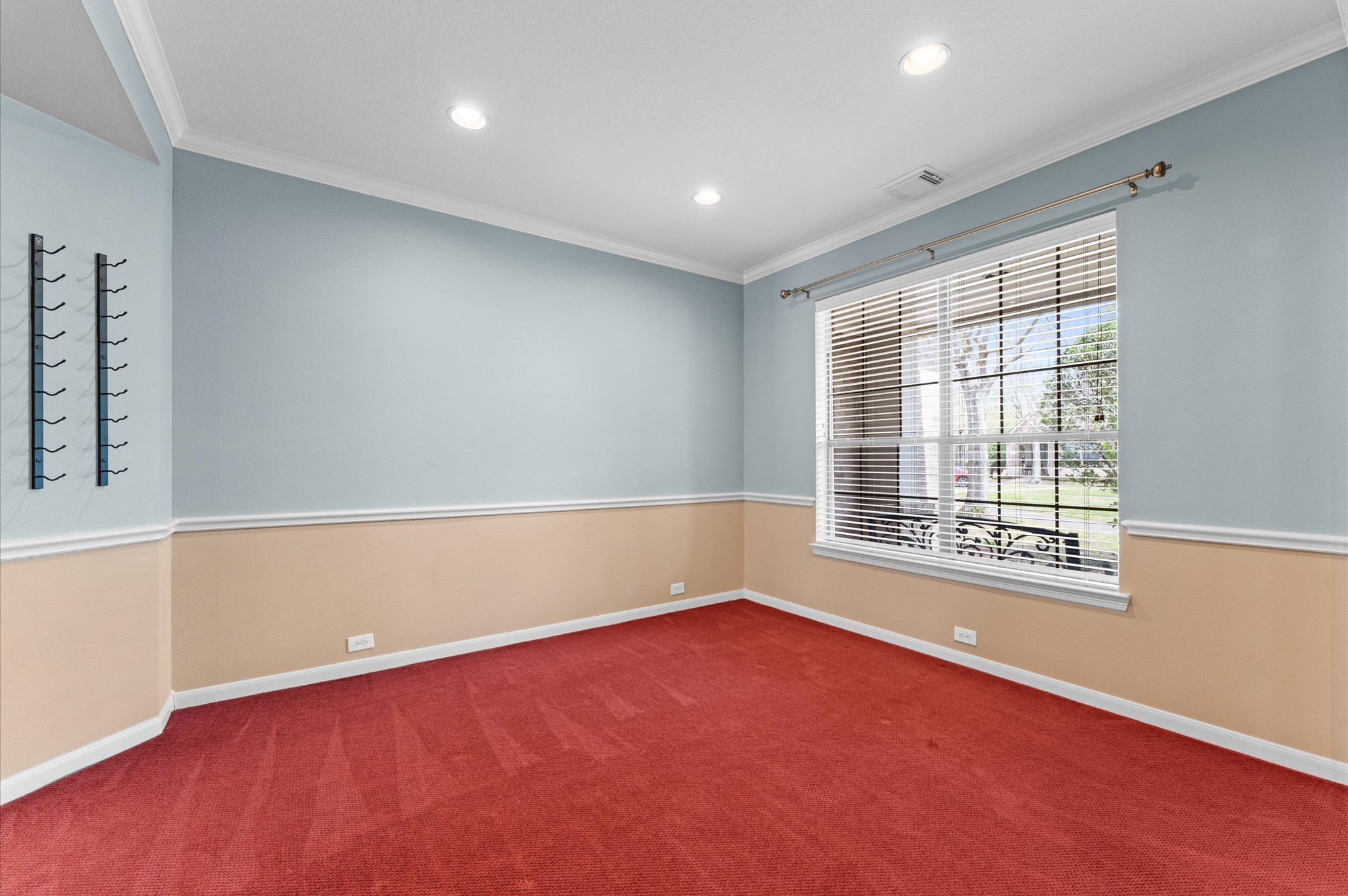 2411 Clippers Square Houston, TX 77058 - Photo 4 of 25 an empty room with a window
