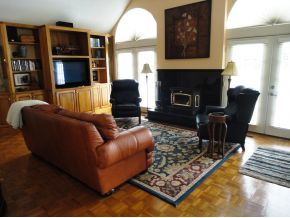 701 Ridgefield Road Elizabethton, TN 37643 - Photo 9 of 15 family room off of kitchen