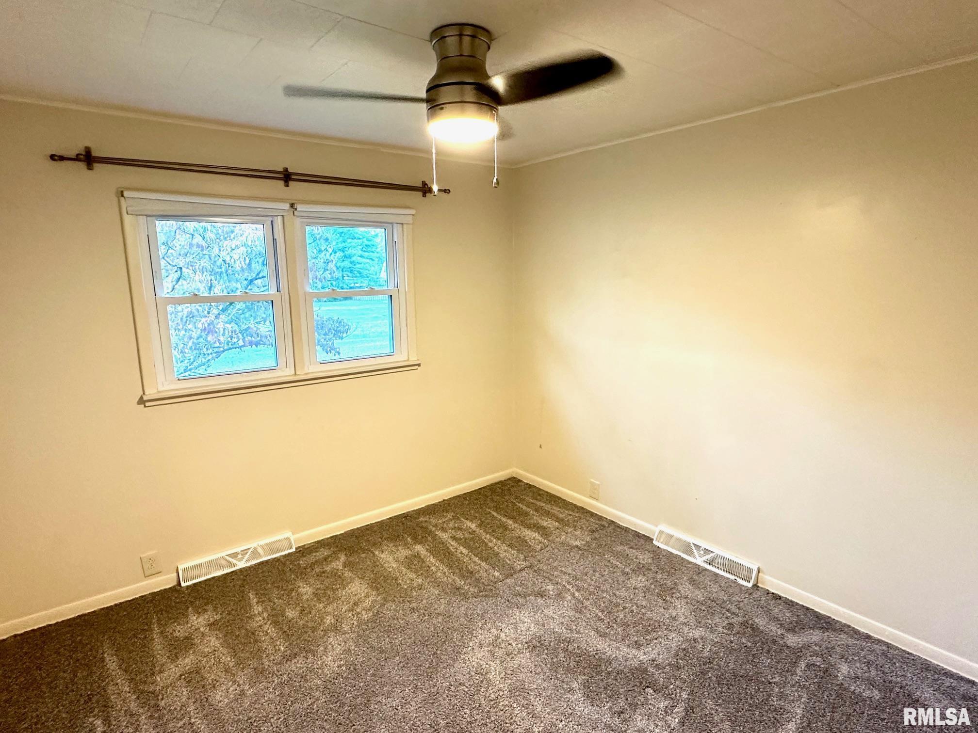 207 Mound Place Jacksonville, IL 62650 - Photo 12 of 15