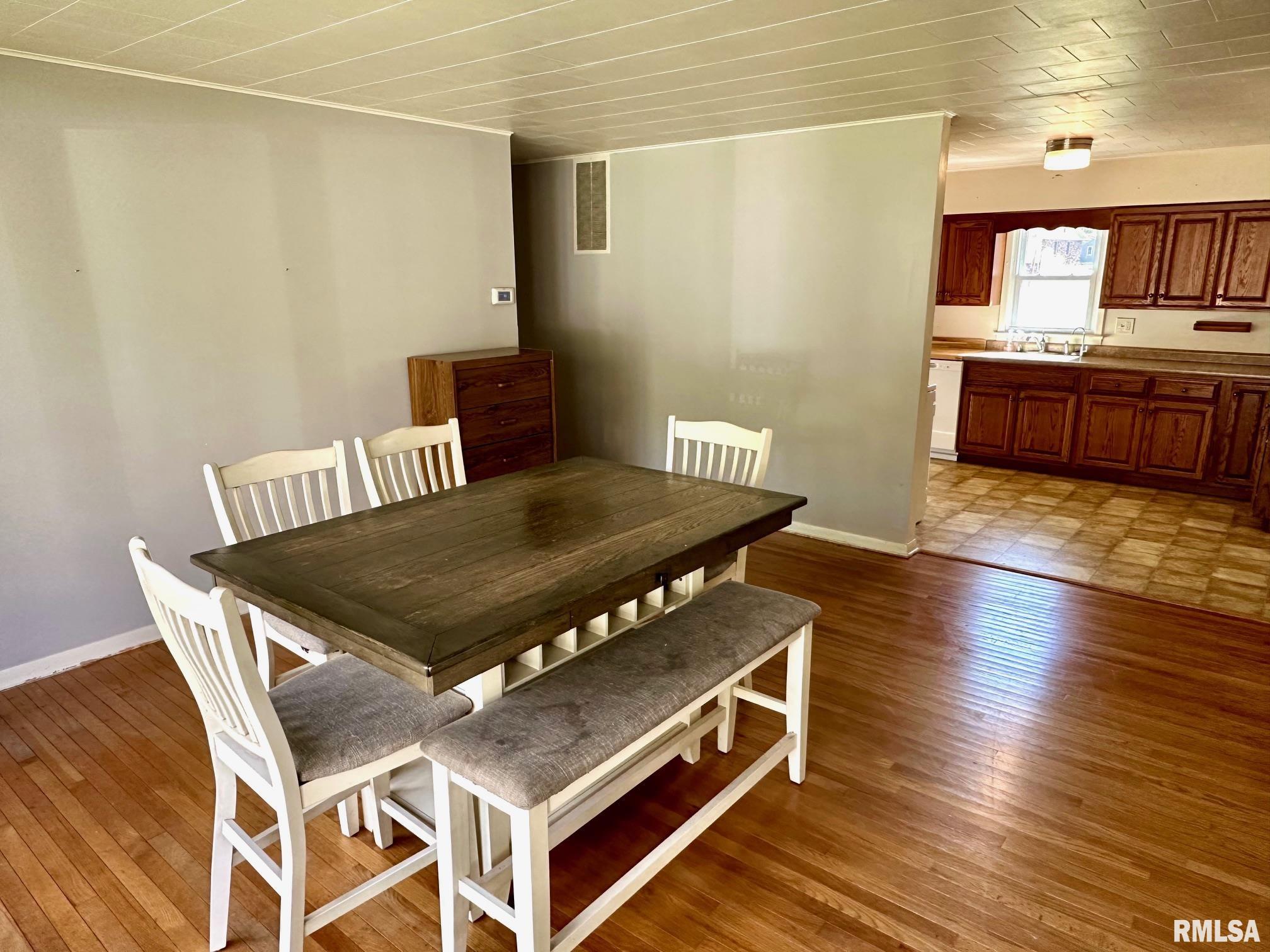 207 Mound Place Jacksonville, IL 62650 - Photo 2 of 15