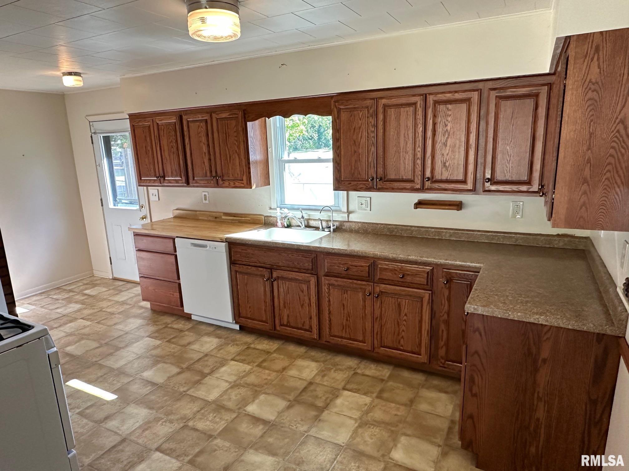 207 Mound Place Jacksonville, IL 62650 - Photo 5 of 15