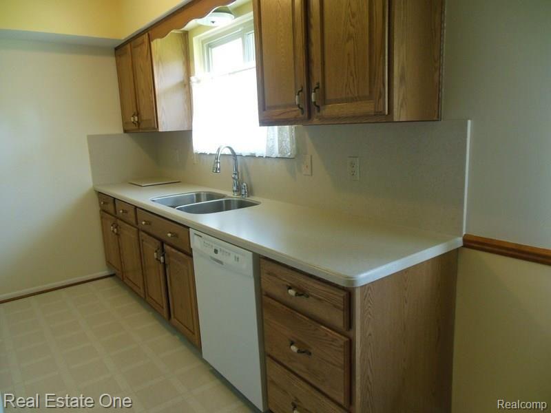 3009 East Schafer Road Howell, MI 48843 - Photo 24 of 57 DSCN0849.jpg