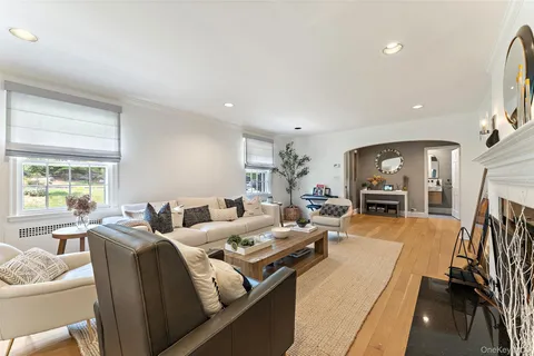 $2,495,000 | 202 Rock Creek Lane, Scarsdale, NY 10583