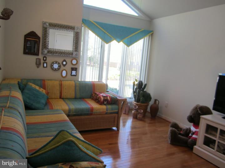 42 Crown Road Somerset, NJ 08873 - Photo 15 of 23 Gallery Image 15