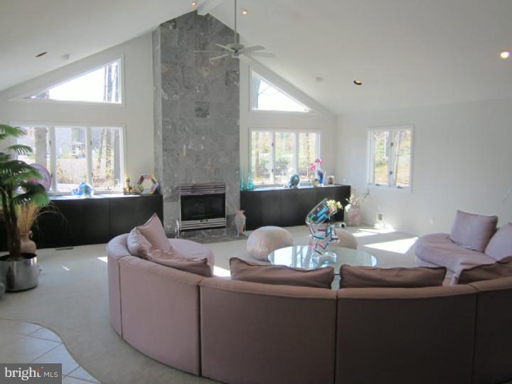 42 Crown Road Somerset, NJ 08873 - Photo 4 of 23 Gallery Image 4