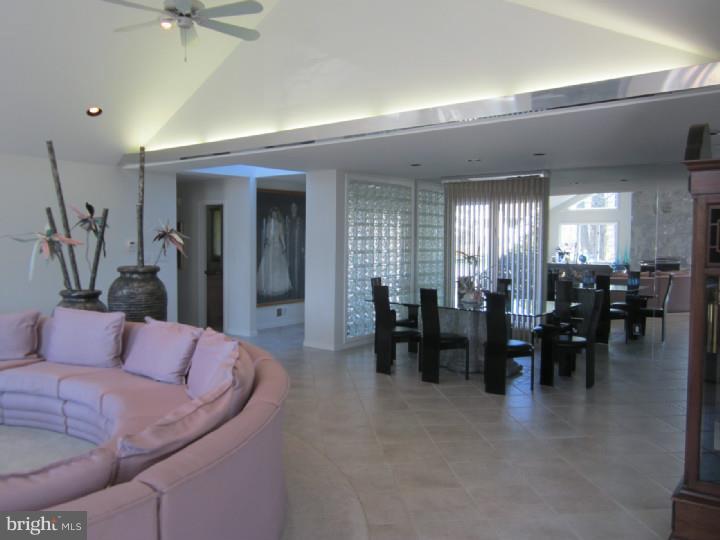 42 Crown Road Somerset, NJ 08873 - Photo 6 of 23 Gallery Image 6
