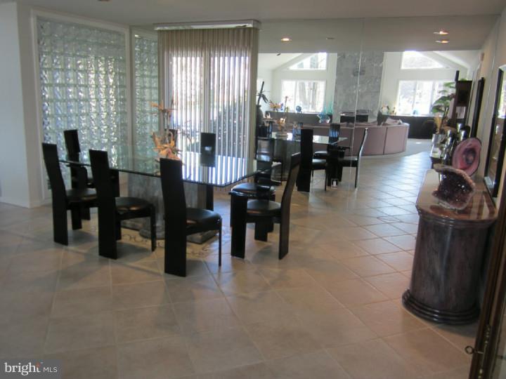42 Crown Road Somerset, NJ 08873 - Photo 7 of 23 Gallery Image 7