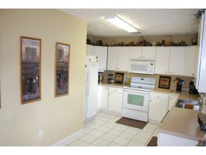 807 Swadley Road, Unit 9 Johnson City, TN 37601 - Photo 6 of 24 Fully equipped kitchen
