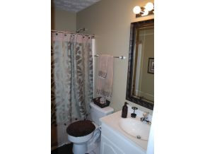 807 Swadley Road, Unit 9 Johnson City, TN 37601 - Photo 9 of 24 Guest bathroom
