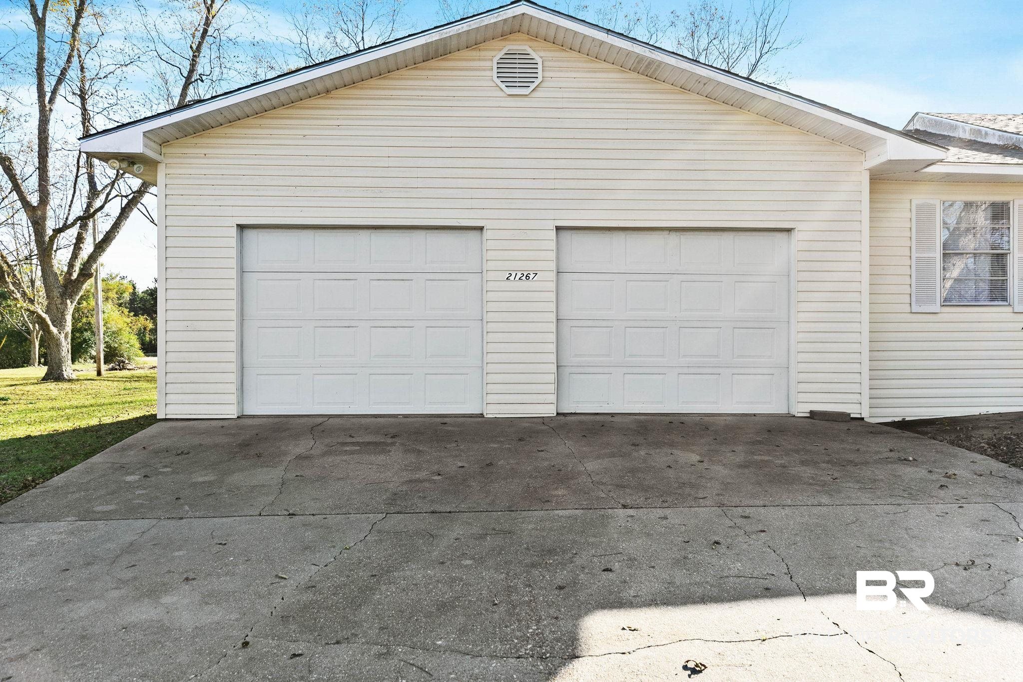 21267 Loop Road Andalusia, AL 36421 - Photo 8 of 72 View of garage