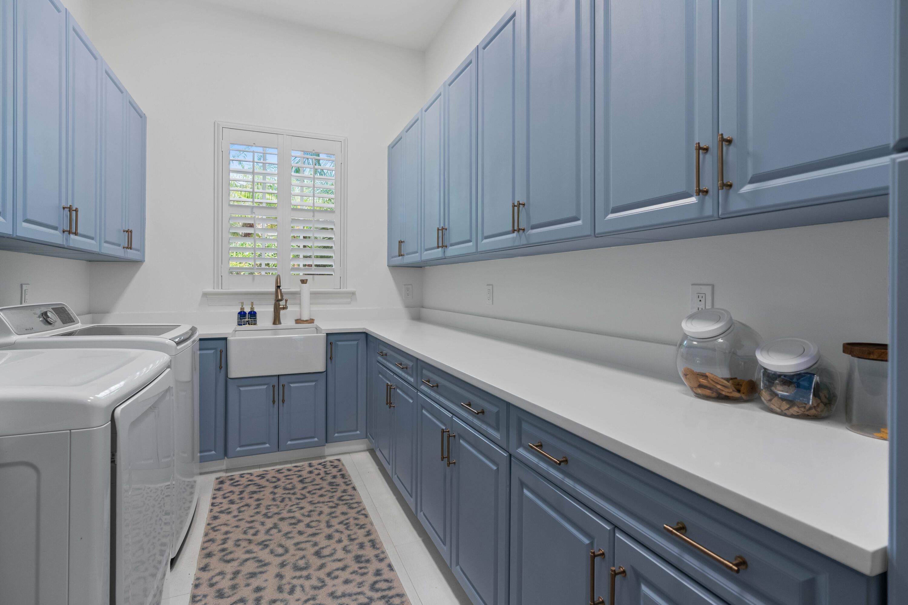 3338 Greenway Drive Jupiter, FL 33458 - Photo 26 of 50 Laundry