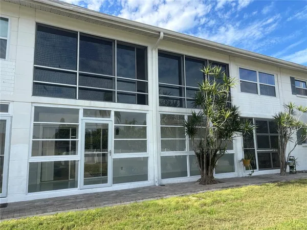 $1,900 | 3160 36th Street North, Unit 102, St. Petersburg, FL 33713