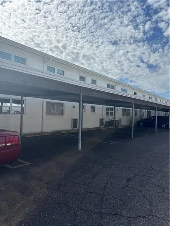 $1,900 | 3160 36th Street North, Unit 102, St. Petersburg, FL 33713